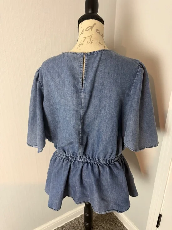 Ashley Stewart size 14 V-Neck Chambray Peplum Tunic Top - Light Blue/Denim - Picture 4 of 7